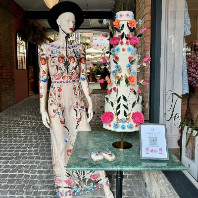 Wedding News: Holly Miller's cakes are the height of fashion!