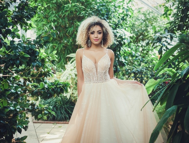 Bride in ivory wedding dress.