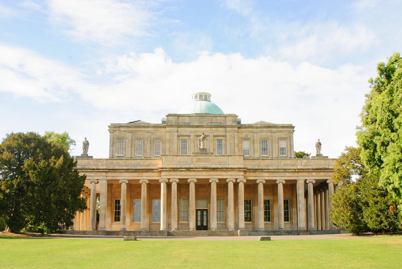 exterior of the stunning Pitville Pump room wedding venue